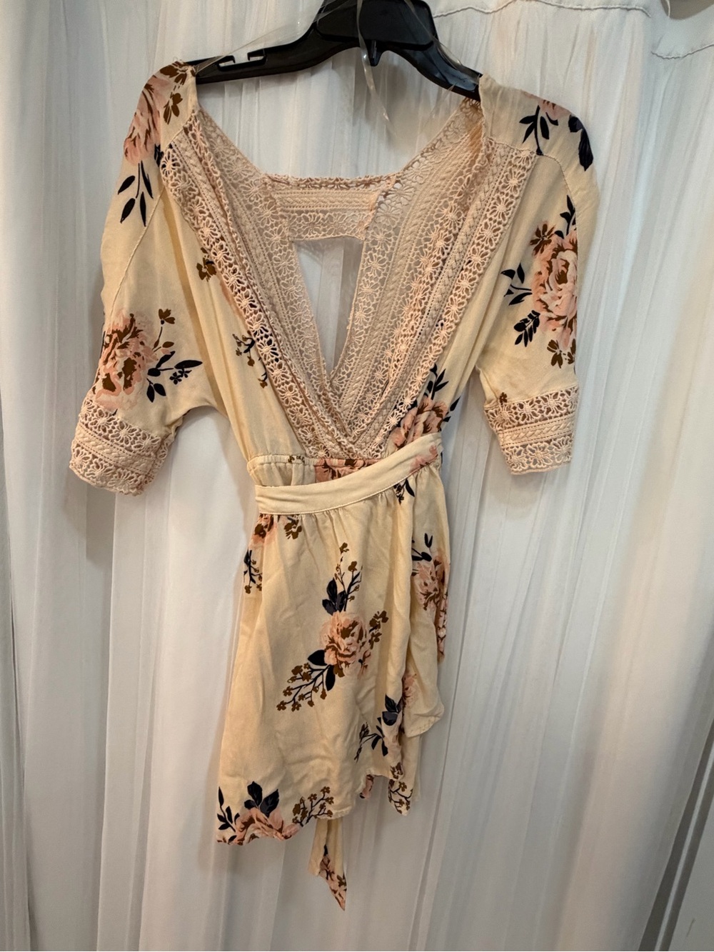 bp Cream Floral Lace-Trim Wrap Tunic